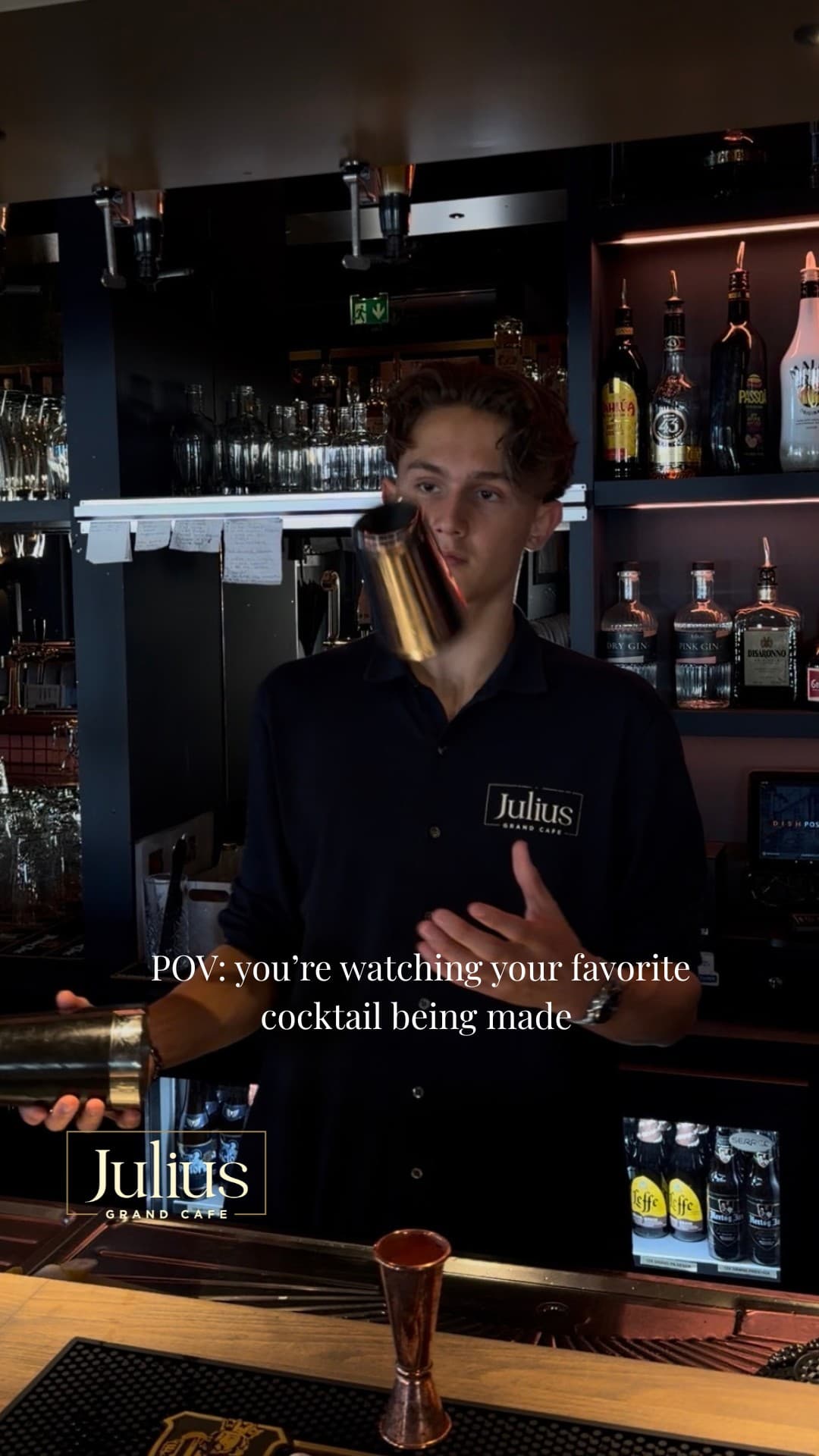 POV: you’re watching your favorite cocktail being made 🍸😍 Kom jij vanmiddag of vanavond even gezellig wat cocktails dr